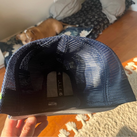 BRAND NEW SEAHAWKS NEWERA SNAPBACK - Picture 5 of 6